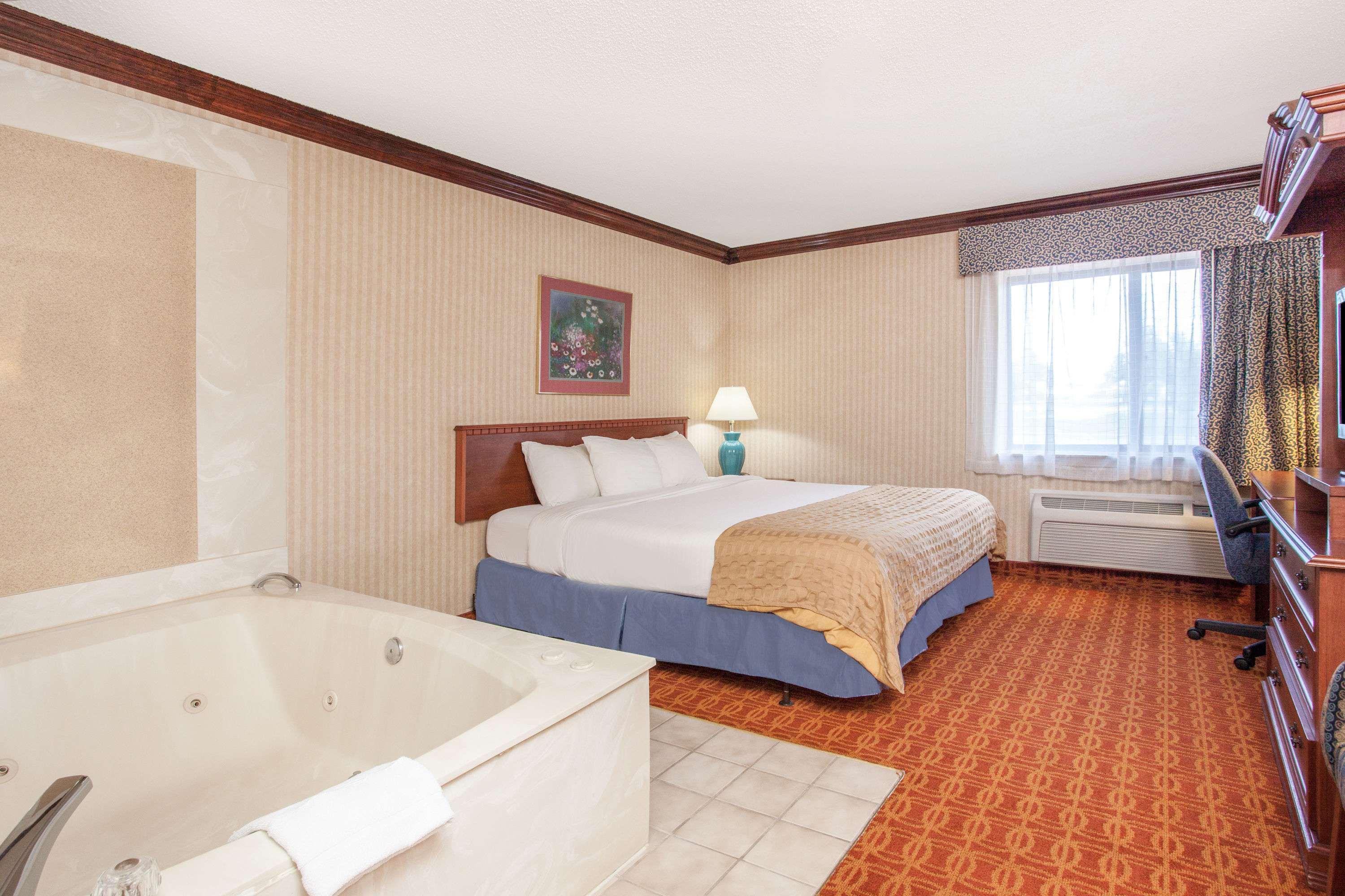 Baymont By Wyndham Detroit/Roseville Εξωτερικό φωτογραφία