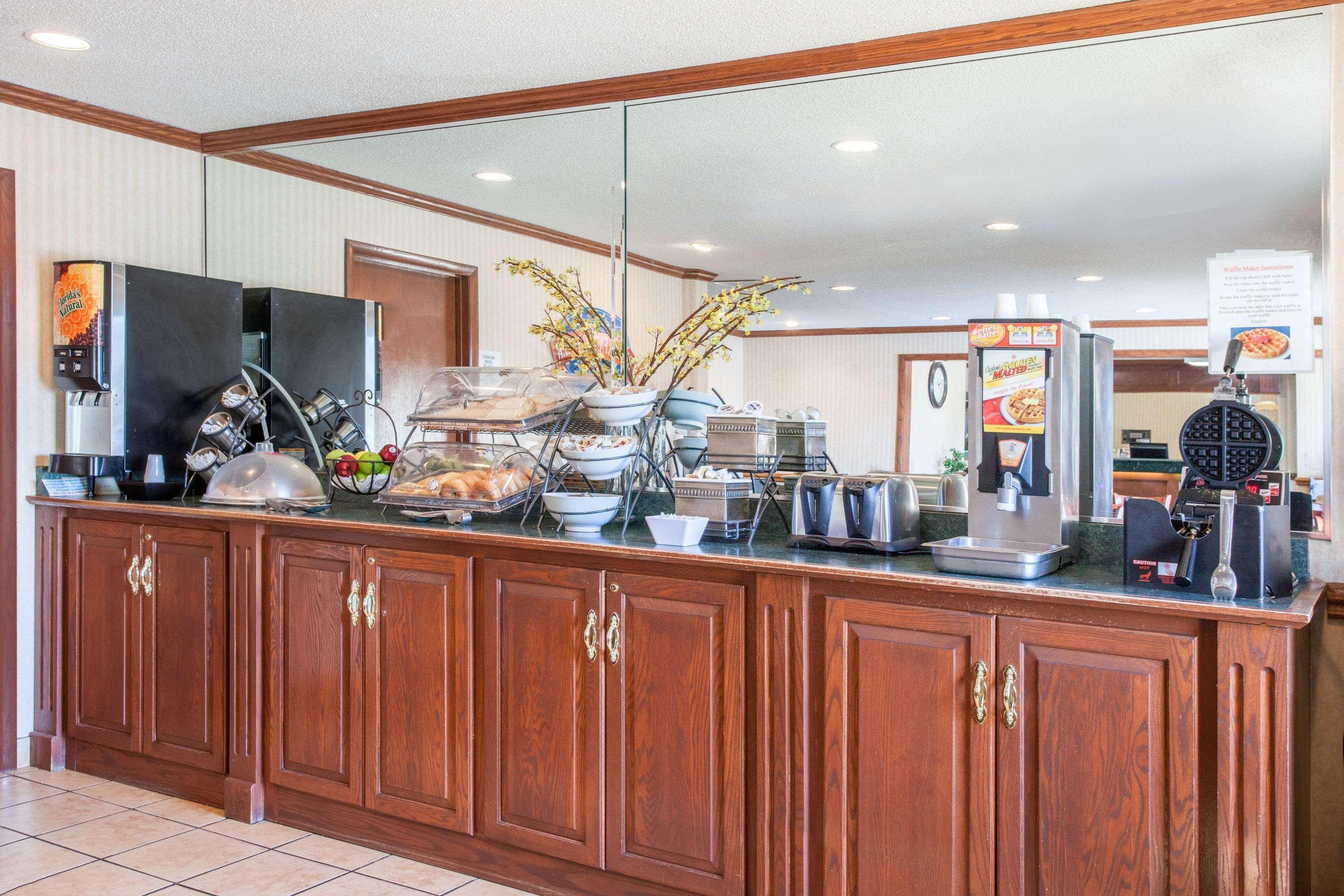 Baymont By Wyndham Detroit/Roseville Εξωτερικό φωτογραφία