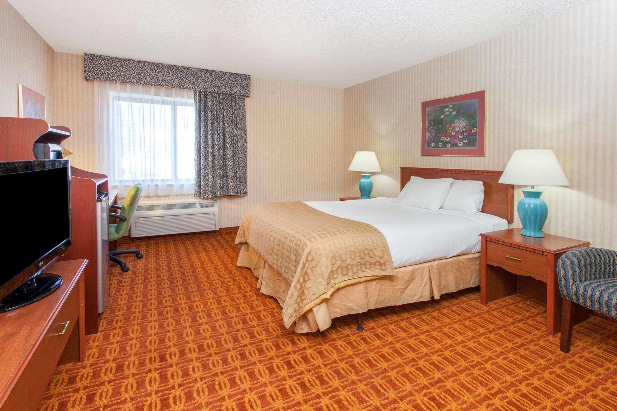 Baymont By Wyndham Detroit/Roseville Εξωτερικό φωτογραφία